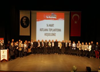 Meslekte 30, 40, 50, 60 ve 70’inci yıllarını dolduran hekimlere plaket