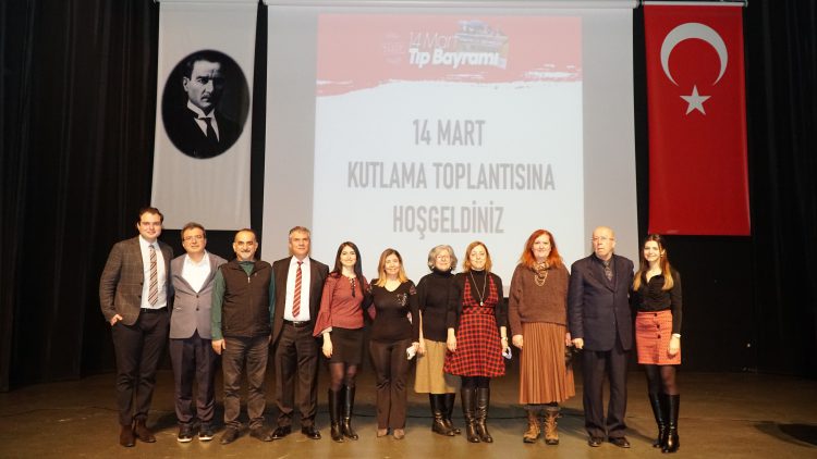 Meslekte 30, 40, 50, 60 ve 70’inci yıllarını dolduran hekimlere plaket