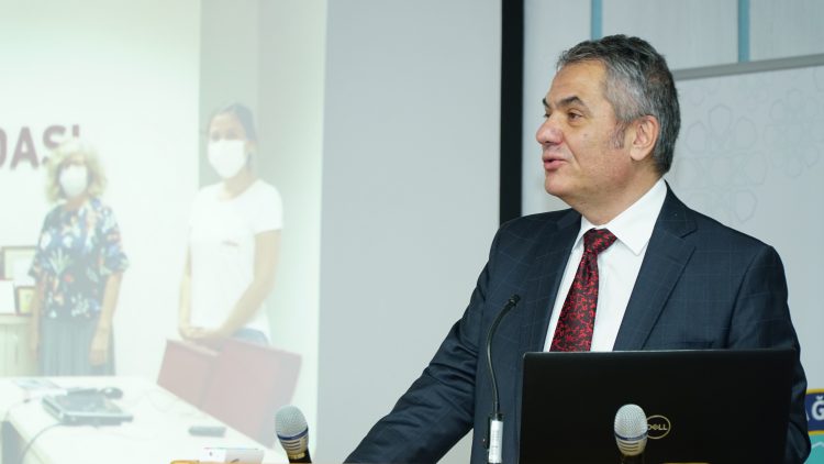 Sürekli Tıp Eğitimi Yayınlarımıza Destek Verenlere Teşekkür Plaketi