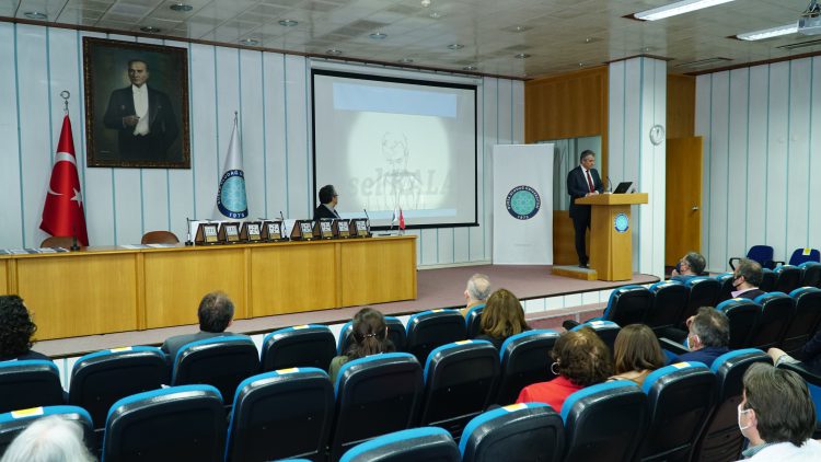Sürekli Tıp Eğitimi Yayınlarımıza Destek Verenlere Teşekkür Plaketi