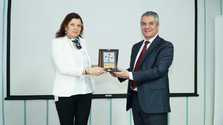 Sürekli Tıp Eğitimi Yayınlarımıza Destek Verenlere Teşekkür Plaketi