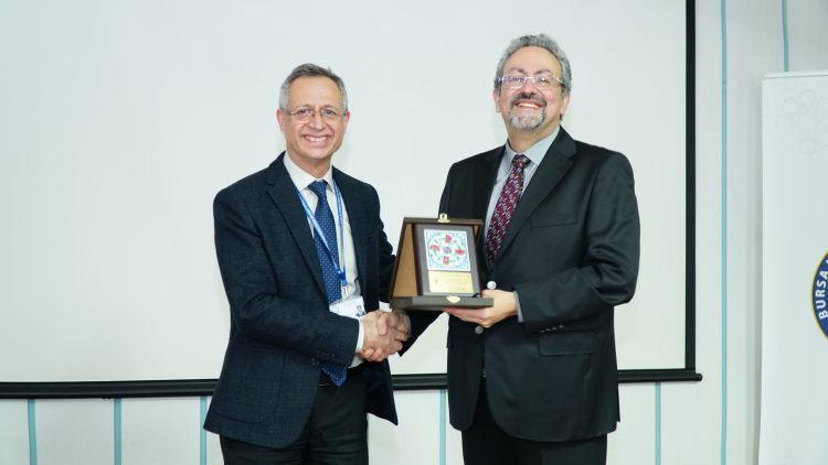 Sürekli Tıp Eğitimi Yayınlarımıza Destek Verenlere Teşekkür Plaketi