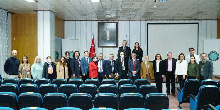 Sürekli Tıp Eğitimi Yayınlarımıza Destek Verenlere Teşekkür Plaketi