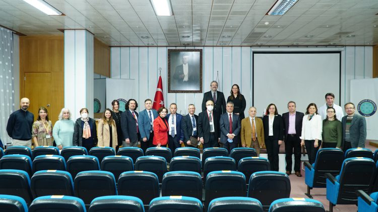 Sürekli Tıp Eğitimi Yayınlarımıza Destek Verenlere Teşekkür Plaketi