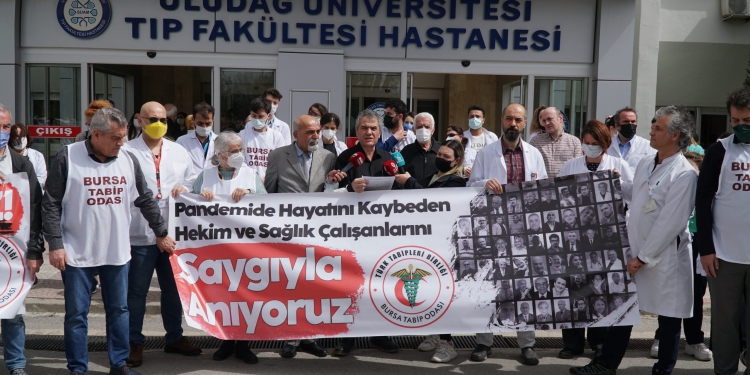 Pandemide Hayatını Kaybeden Hekim ve Sağlık Çalışanlarını Saygıyla Anıyoruz