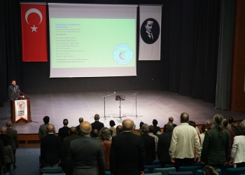 Meslekte 30, 40 ve 50’inci yıllarını dolduran hekimlere plaket!
