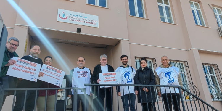 Bursa’da Sağlık Emekçileri: Kaşıkla Verilen Ücretler Kepçeyle Vergi Olarak Alınıyor