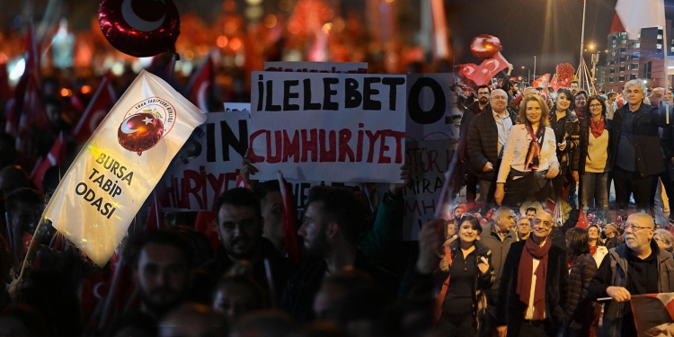 Bursa Tabip Odası, Cumhuriyet Yürüyüşü’ne Coşkuyla Katıldı