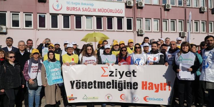 Bursa’da Sağlık Çalışanları İş Bıraktı