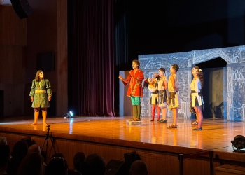 “Pek Bir Yalnışlıklar Gomedyası” Sahnedeydi! 🎭