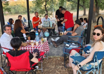 Oku/Yorumla/Yaz Grubu Etkinliği: Şiirini ve Sandalyeni Kap Gel! Gerçekleşti