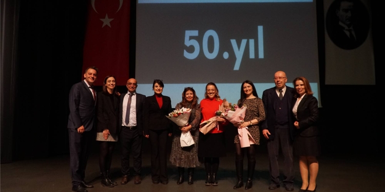 Meslekte 30, 40, 50 ve 60. Yıllarını Dolduran Hekimlere Plaket