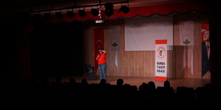 Kadın Dayanışması Sahnedeydi: 8 Mart’ta Stand Up Gösterisi Büyük İlgi Gördü