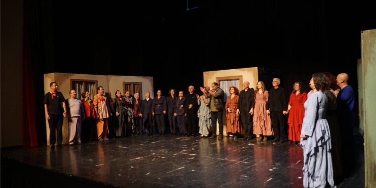 “Tersine Dünya” Bu Kez Tıp Öğrencileri Burs fonu İçin Sahnelendi: Tersine Değil, Yan Yana!