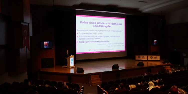 Intern Hekimlere Yönelik “Kadına ve Çocuğa Yönelik Şiddete Karşı Hekim Tutumu” Eğitimi Gerçekleştirildi