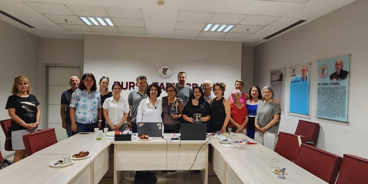 Oku/Yorumla/Yaz Grubu “Son Kız” ve “On Her Shoulders” 1 Kitap + 1 Film için buluştu!