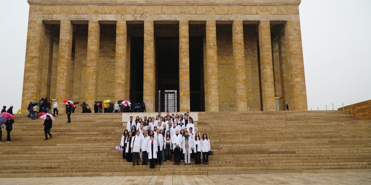 Bursa Tabip Odası’ndan Anıtkabir’e Ziyaret