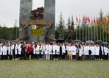 Bursa Uludağ Üniversitesi Tıp Fakültesi’nde 17. Beyaz Önlük Töreni Gerçekleştirildi