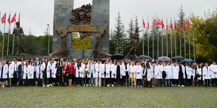 Bursa Uludağ Üniversitesi Tıp Fakültesi’nde 17. Beyaz Önlük Töreni Gerçekleştirildi